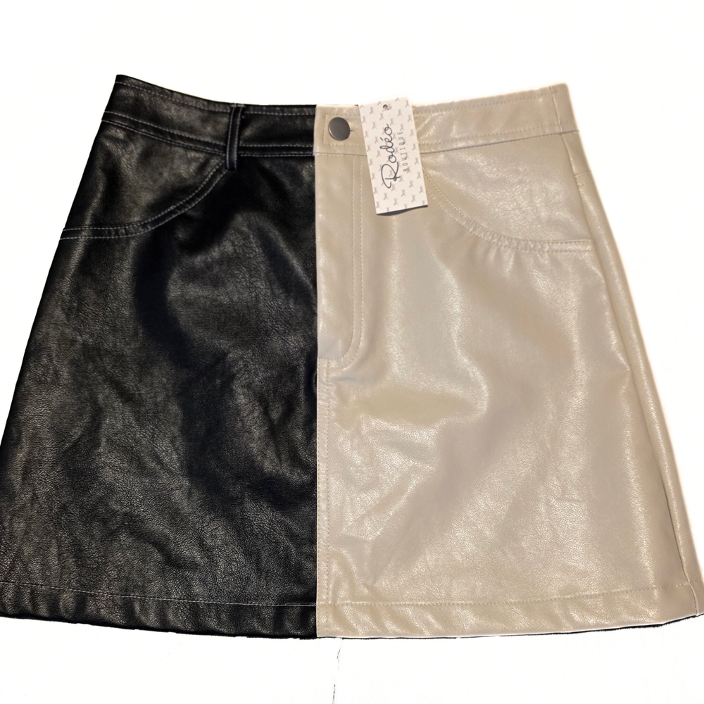 Chic Two-Tone Mini Skirt in Black and Cream